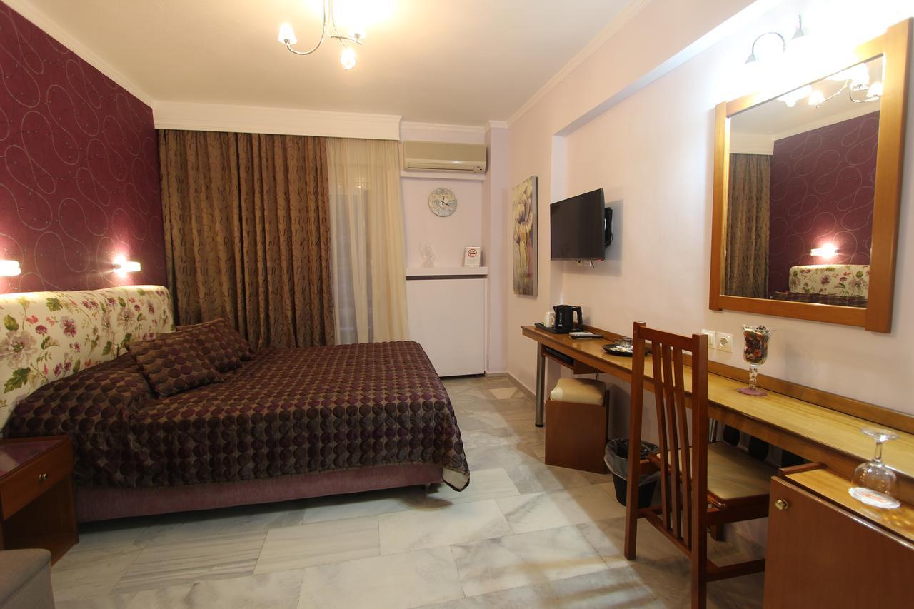 Hotel Mallas Nea Kallikrateia Exterior photo